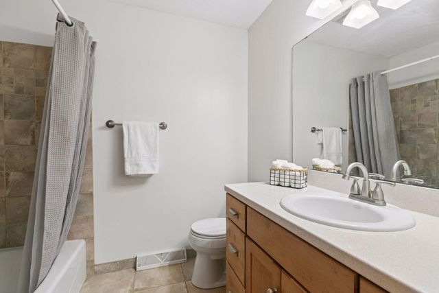9016 66th Avenue N, Brooklyn Park, MN 55428