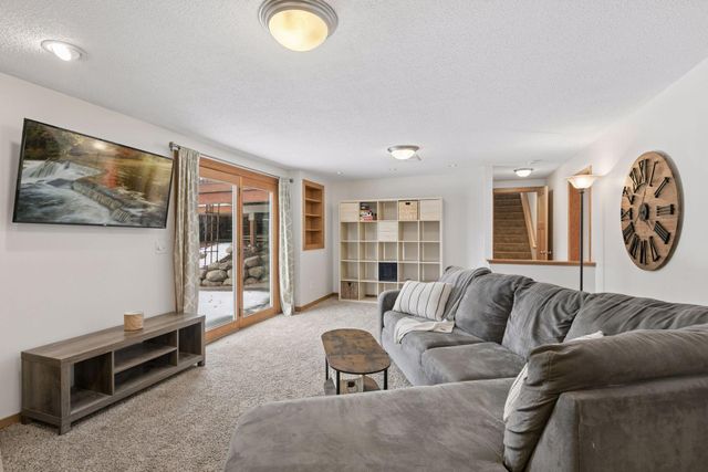 9016 66th Avenue N, Brooklyn Park, MN 55428