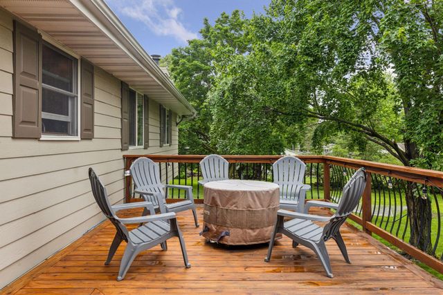 9016 66th Avenue N, Brooklyn Park, MN 55428