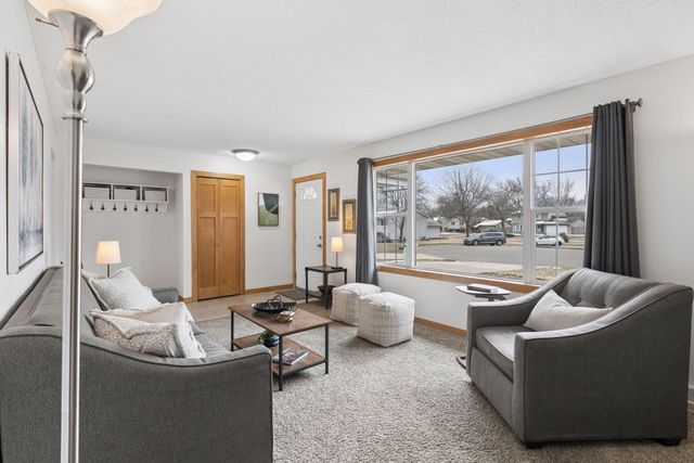 9016 66th Avenue N, Brooklyn Park, MN 55428