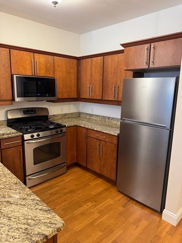 35 Commonwealth Ave 110, Newton, MA 02459