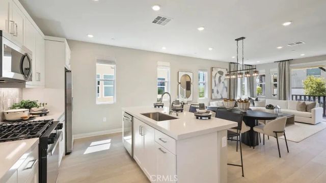 26832 Serif Place, Valencia, CA 91381