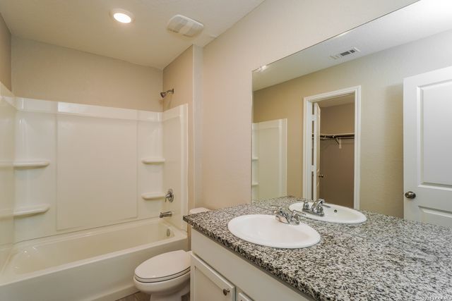 2402 Double Oak, New Braunfels, TX 78130