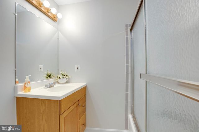 9720 ASPEN HOLLOW WAY, Fairfax, VA 22032