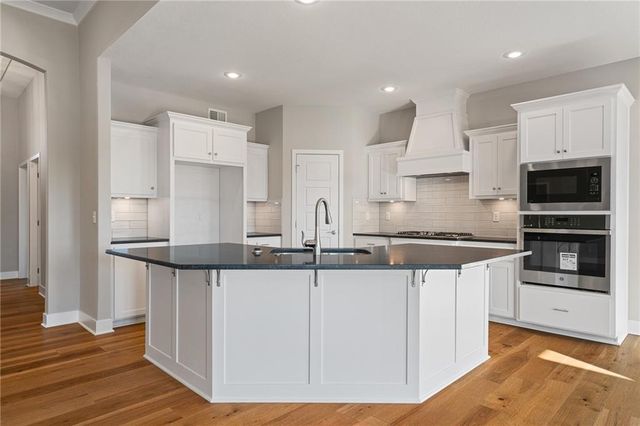 7001 NE 103rd Street, Kansas City, MO 64156