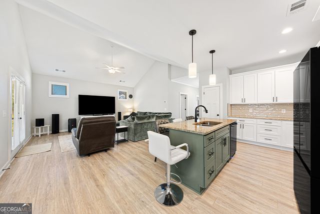 142 Fairview Station, Hartwell, GA 30643