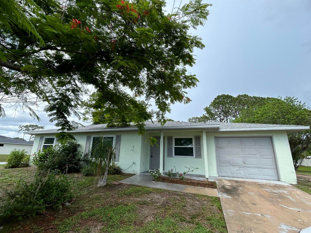 971 Gulfport Road SE, Palm Bay, FL 32909