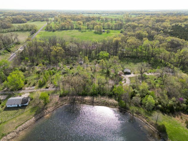 6908 E MEXICO GRAVEL RD, Columbia, MO 65202