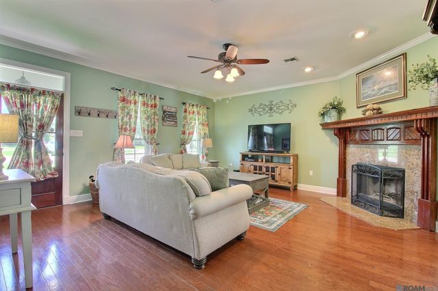 13031 N Ridge Dr, Walker, LA 70785