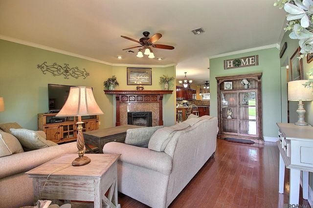 13031 N Ridge Dr, Walker, LA 70785
