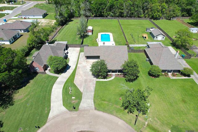 13031 N Ridge Dr, Walker, LA 70785