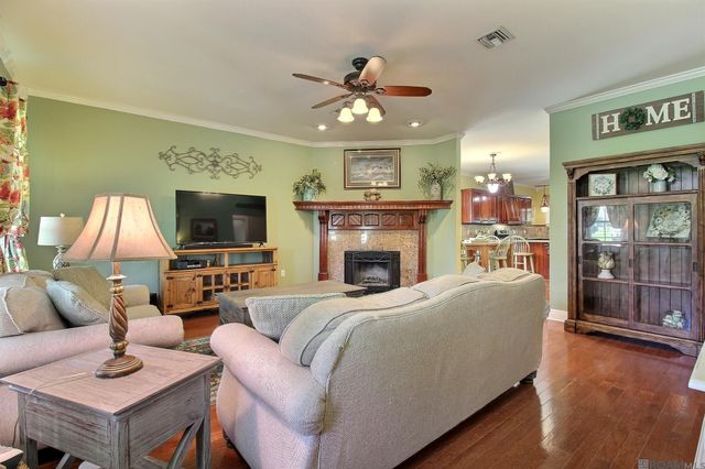 13031 N Ridge Dr, Walker, LA 70785