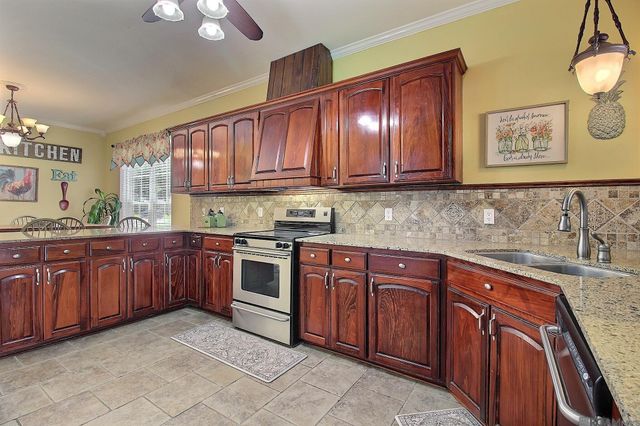 13031 N Ridge Dr, Walker, LA 70785