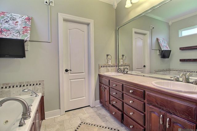 13031 N Ridge Dr, Walker, LA 70785