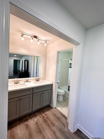 9955 Buttercup Dr, Baton Rouge, LA 70809