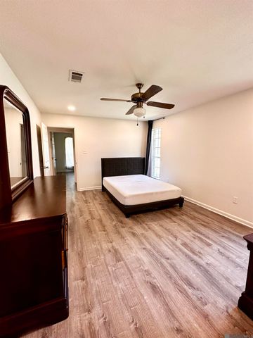 9955 Buttercup Dr, Baton Rouge, LA 70809