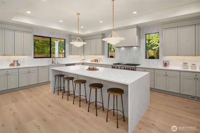 17020 NE 93rd Court, Redmond, WA 98052