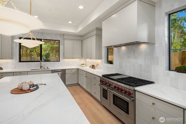 17020 NE 93rd Court, Redmond, WA 98052