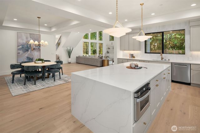 17020 NE 93rd Court, Redmond, WA 98052