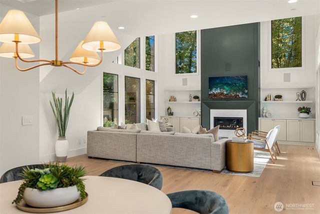 17020 NE 93rd Court, Redmond, WA 98052