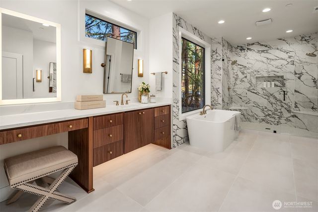 17020 NE 93rd Court, Redmond, WA 98052