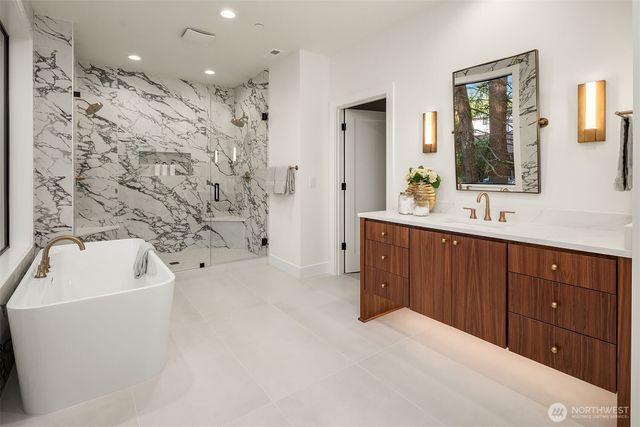 17020 NE 93rd Court, Redmond, WA 98052