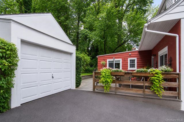 579 Manor Lane, Pelham, NY 10803