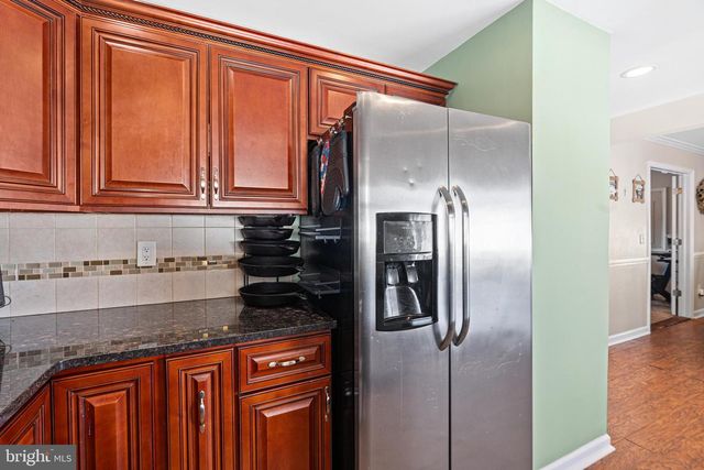 28 MACINTOSH RD, Levittown, PA 19056