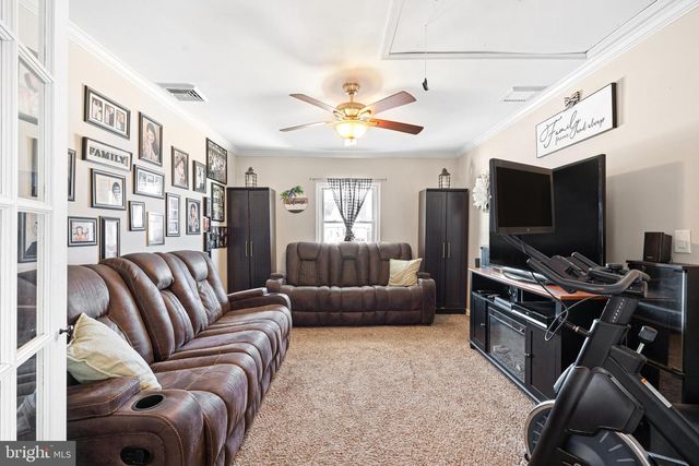 28 MACINTOSH RD, Levittown, PA 19056