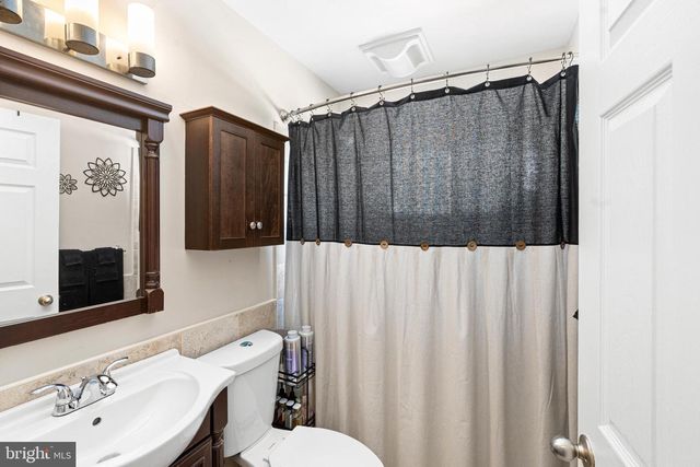 28 MACINTOSH RD, Levittown, PA 19056