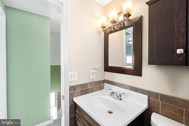 28 MACINTOSH RD, Levittown, PA 19056