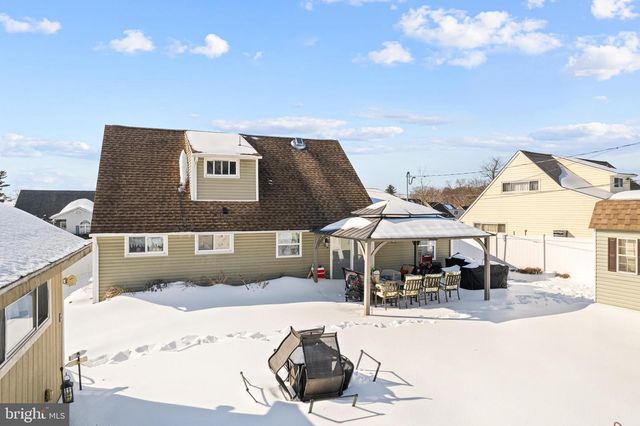 28 MACINTOSH RD, Levittown, PA 19056