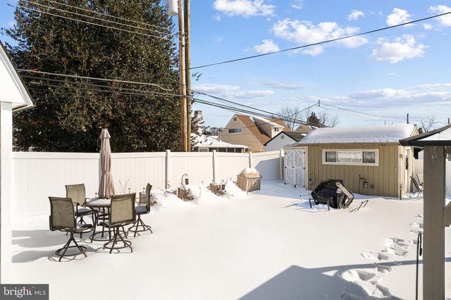 28 MACINTOSH RD, Levittown, PA 19056