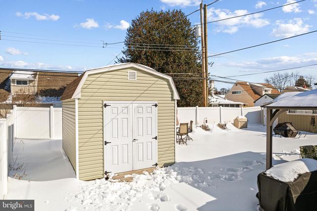 28 MACINTOSH RD, Levittown, PA 19056