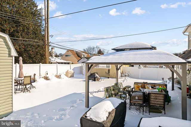 28 MACINTOSH RD, Levittown, PA 19056