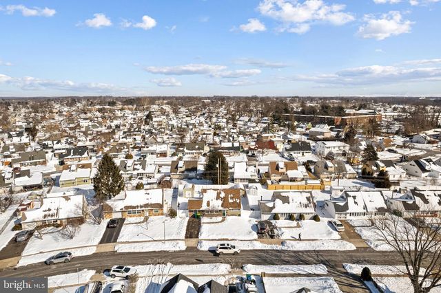 28 MACINTOSH RD, Levittown, PA 19056