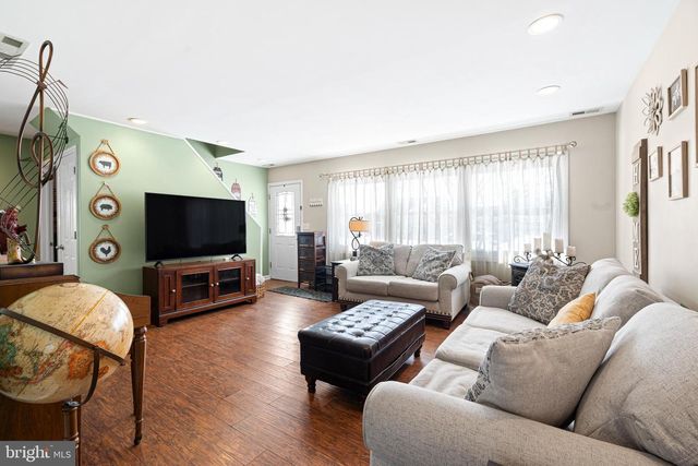 28 MACINTOSH RD, Levittown, PA 19056