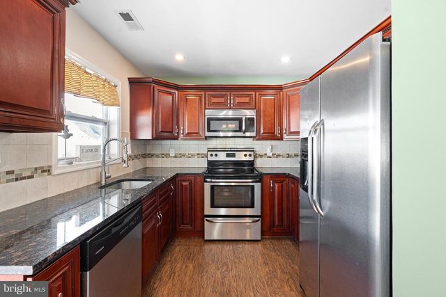 28 MACINTOSH RD, Levittown, PA 19056