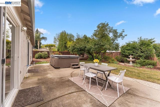 529 Navajo Pl, Danville, CA 94526