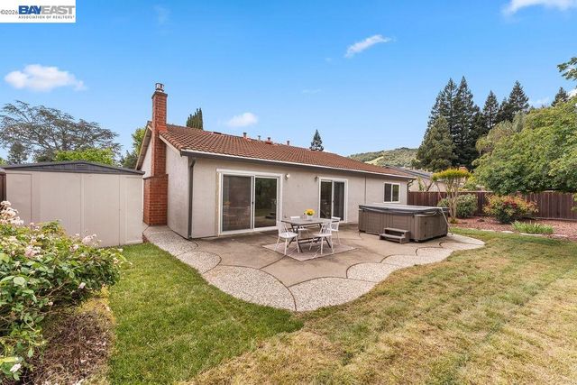 529 Navajo Pl, Danville, CA 94526