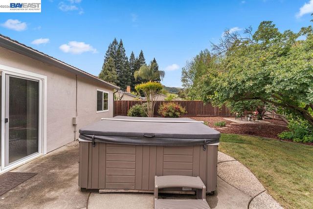 529 Navajo Pl, Danville, CA 94526