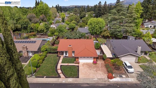 529 Navajo Pl, Danville, CA 94526