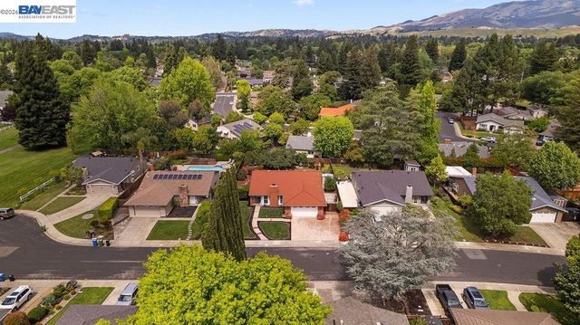 529 Navajo Pl, Danville, CA 94526