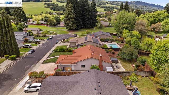 529 Navajo Pl, Danville, CA 94526