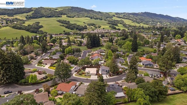 529 Navajo Pl, Danville, CA 94526