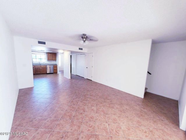 10126 E Arizmo Street, Tucson, AZ 85748