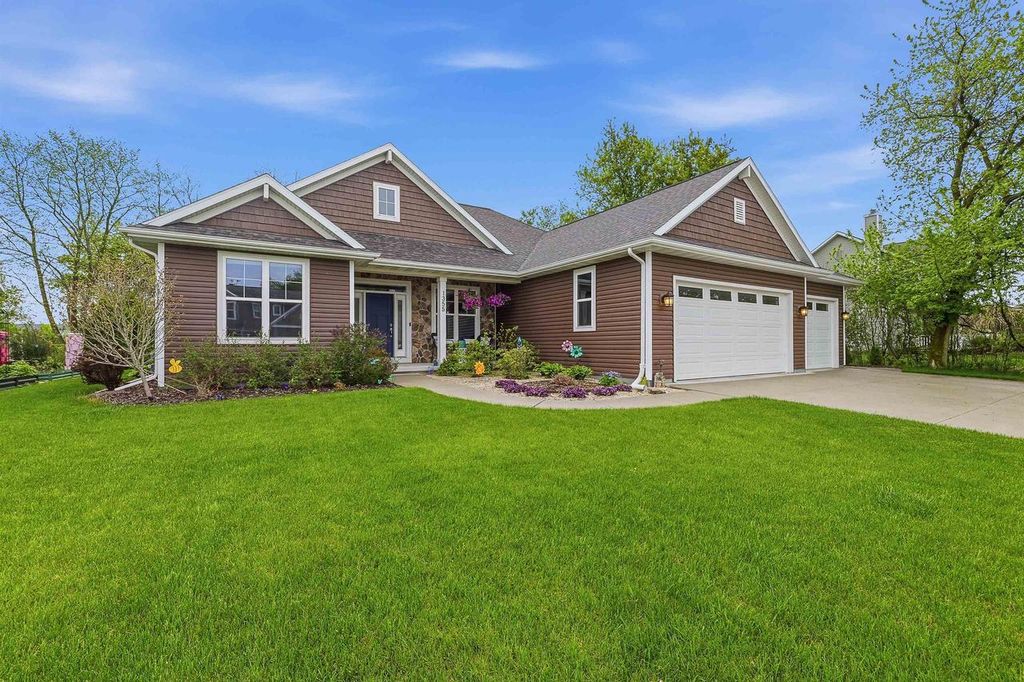 1355 Greystone Drive, Plymouth, WI 53073