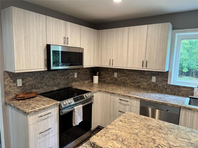 1712 Peppermill Road, Lapeer, MI 48446