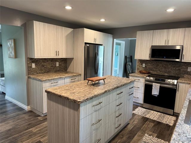 1712 Peppermill Road, Lapeer, MI 48446
