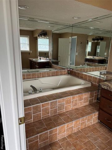 1712 Peppermill Road, Lapeer, MI 48446